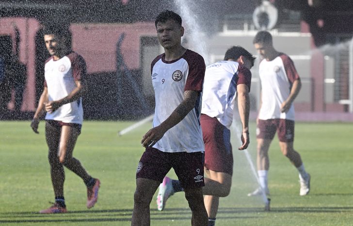 Lanús se prepara para el inicio de la competencia oficial.
