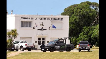 ara san juan: allanaron la base naval de mar del plata