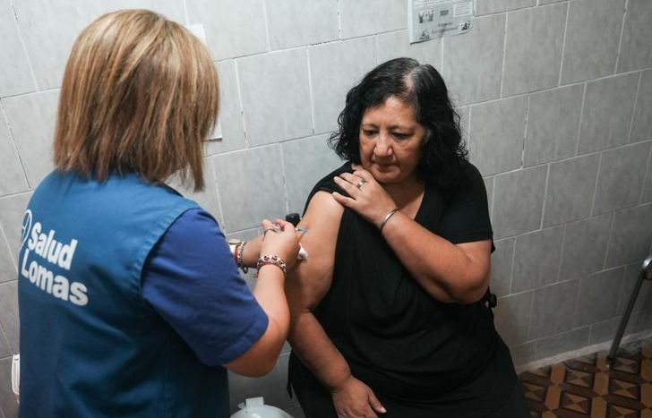 Es fundamental que los adultos mayores reciban una dosis cada año.