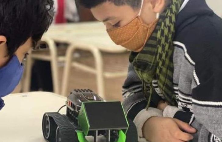 La robótica, al alcance de más chicos lomenses.