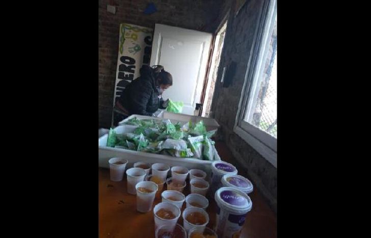 en plena preparación de la merienda.