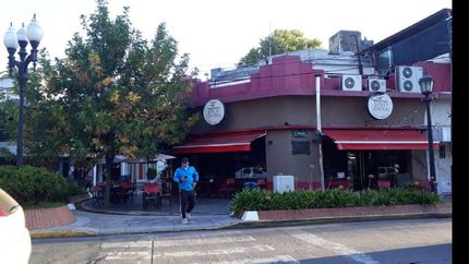 sin salir de casa, una plataforma para que los vecinos puedan comprarle a comerciantes locales de brown por whatsapp