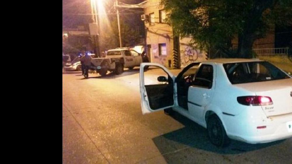 Un delincuente falleció tras una persecución y tiroteo en San José