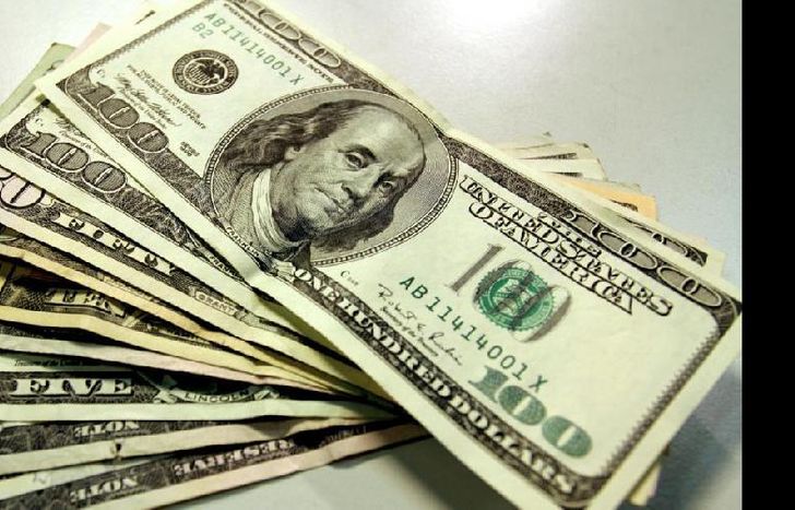 el mercado abrió con una suba de $2 respecto al viernes.