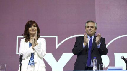 Cristina Kirchner y Alberto Fernández, en el acto por los 100 años de YPF.