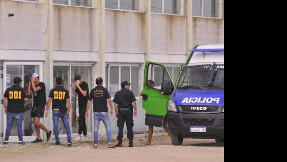 los rugbiers fueron trasladados desde dolores hasta gesell esta mañana.