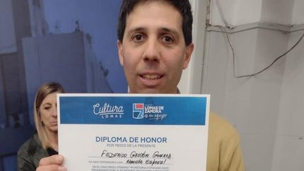 Federico se mostró muy contento de ser distinguido.