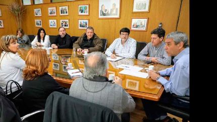 Ferraresi firmó el acuerdo con los sindicatos.