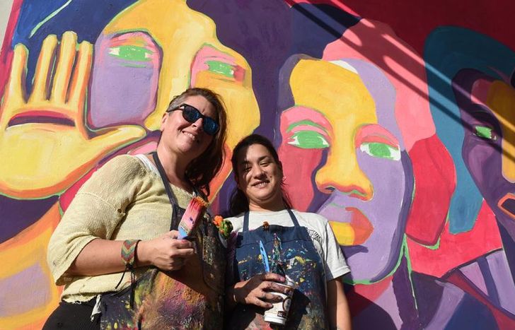 El mural fue creado por las artistas Victoria Guggiari y Ximena Lafuente.