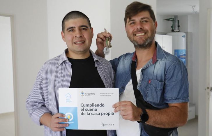 Cinco familias accedieron a su nuevo hogar.