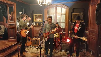 Hace tres años que el grupo de amigos creó la banda que la rompe en Lomas y alrededores. Hace tres años que el grupo de amigos creó la banda que la rompe en Lomas y alrededores.