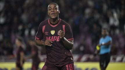 Yoshan Valois vivió una semana de ensueño con la camiseta de Lanús.