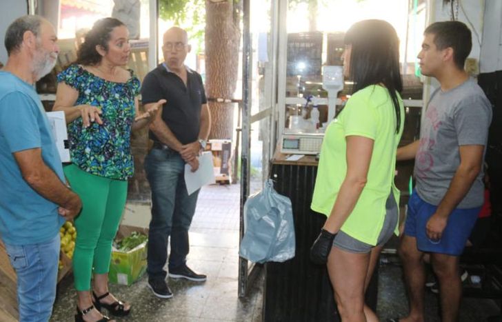 La iniciativa arrancó en verdulerías de Llavallol Norte.