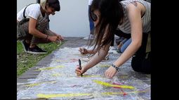 Hubo intervenciones artísticas en la entrada del teatro.