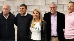 Néstor Grindetti, Javier Zanetti y su esposa Paula de la Fuente, Jorge Ferraresi y Omar Galdurralde.