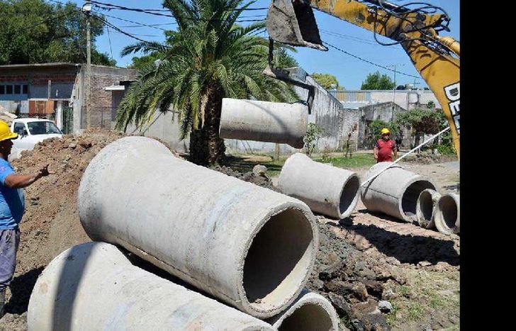 se colocaron cañerías para extender la red de desagües.