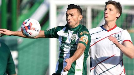 Dátolo cubre la pelota con la marca de Campi.