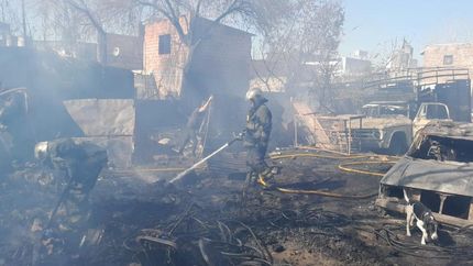 Ardua tarea de los Bomberos de Lomas en la maderera.