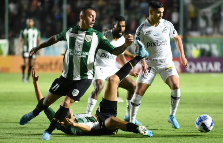 Urzi fue determinante por el sector izquierdo.