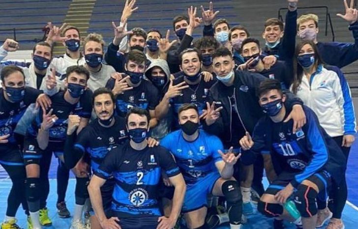 Lomas llega invicto y apenas cediendo tres sets en cinco juegos.