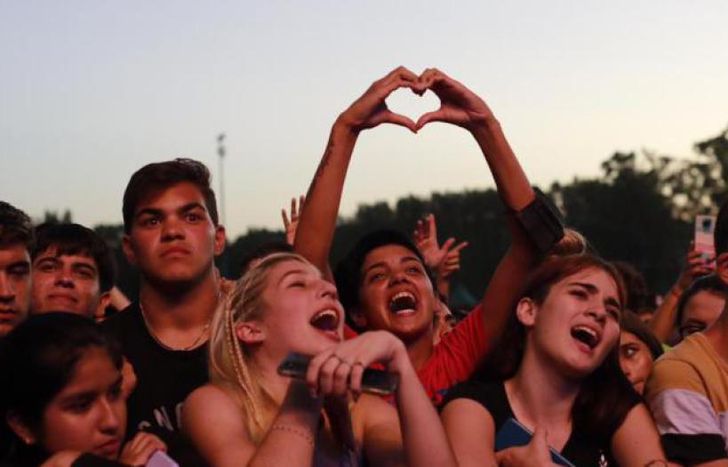 Miles de vecinos vieron a sus artistas favoritos gratis.