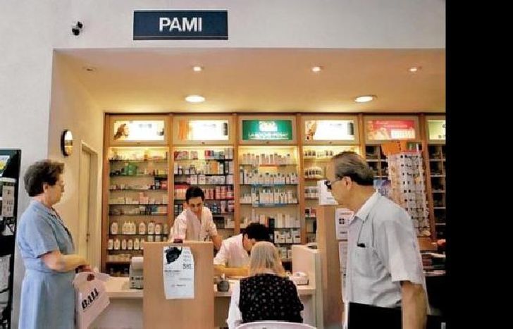 aconsejan a los abuelos llamar por teléfono a la farmacia a la que acuden siempre.