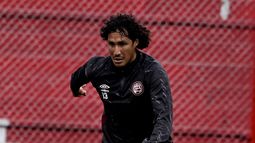 José Canale sumó minutos en el amistoso de Lanús.
