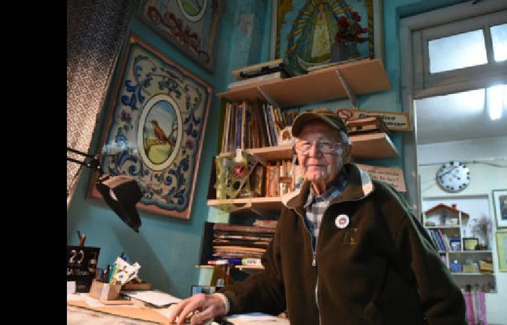 hoy en día se pueden visualizar paredes y murales fileteados.