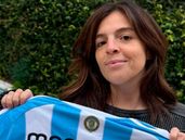 Dalma Maradona, con la camiseta de su papá.&nbsp;