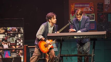 Augusto junto a Rada, en escena.