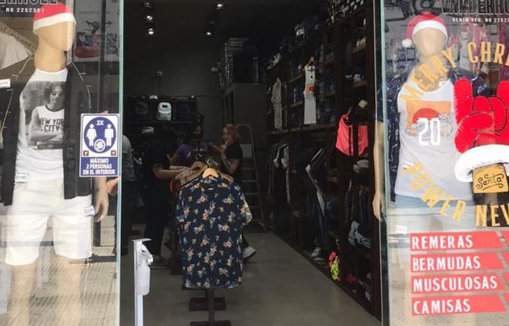 Los vecinos aprovecharon descuentos y cuotas para los regalos.