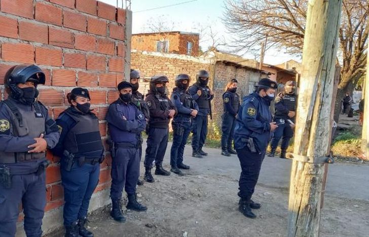 Se encuentra detenido acusado de robo armado y portación de arma.