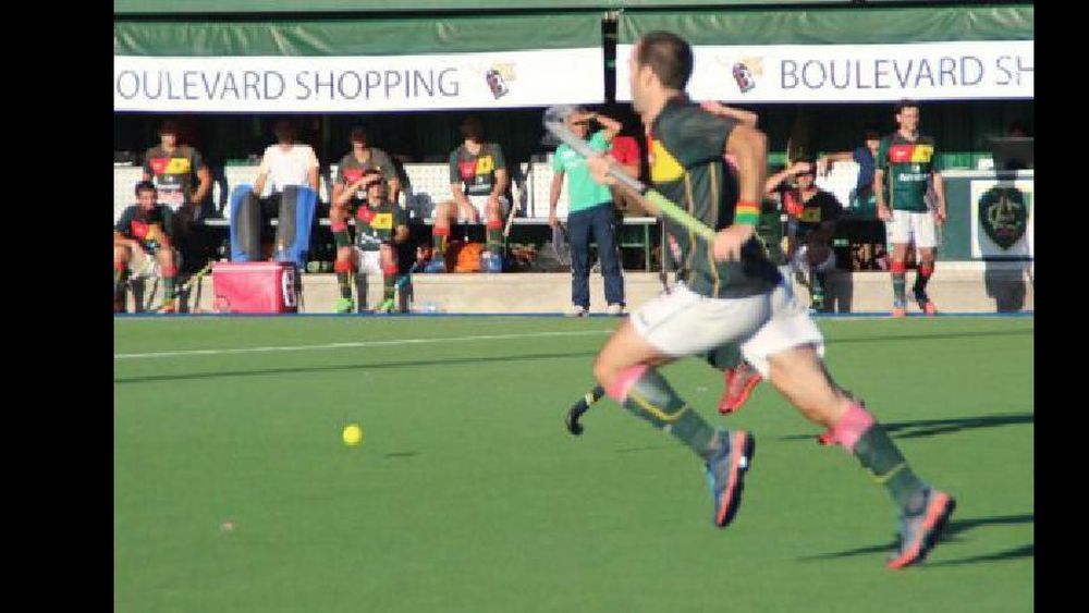Hóckey: Lomas y Banfield no levantan