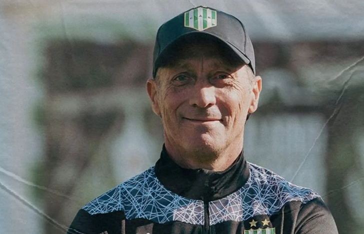 Pedro Troglio seguirá siendo el entrenador de Banfield por un año más.