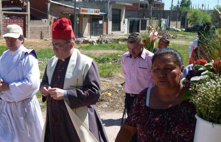 Ayudan a las comunidades extranjeras a conocer sus derechos.