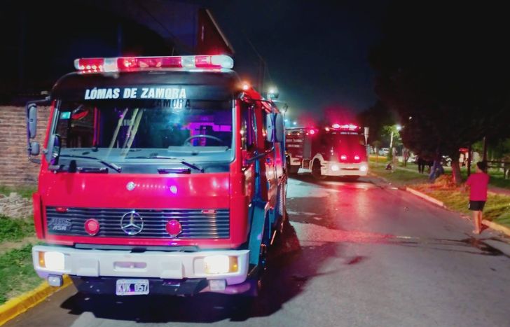 Los Bomberos de Lomas trabajaron en Temperley.