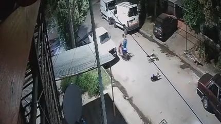 El momento en que el nene fue atropellado en Villa Centenario quedó filmado.