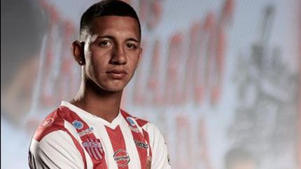 Tiene 16 años y ya juega en Primera. Tiene 16 años y ya juega en Primera.