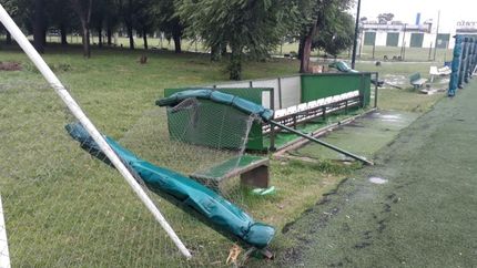 Parte de los destrozos en el predio.