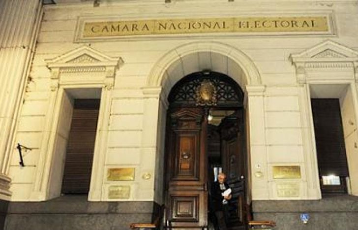 La Cámara Nacional Electoral inició una investigación por un falso posteo.