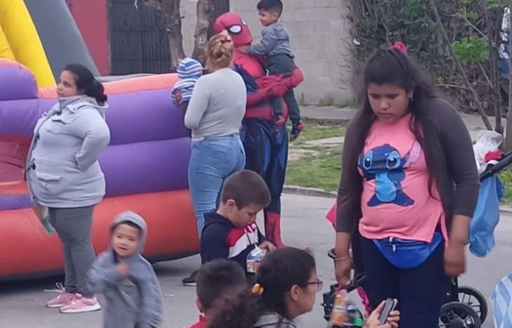 Dependiendo del clima, la jornada se realizará al aire libre, en la puerta del centro cultural.
