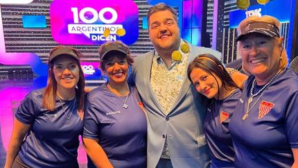 Las Tenistas invitaron a Barassi a jugar al Club Los Andes. Las Tenistas invitaron a Barassi a jugar al Club Los Andes.
