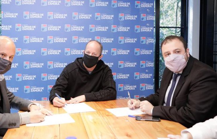 Insaurralde firmó un convenio con autoridades nacionales.