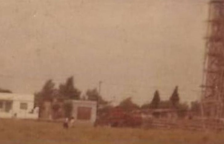 El encajonado de madera durante la construcción, en 1975.