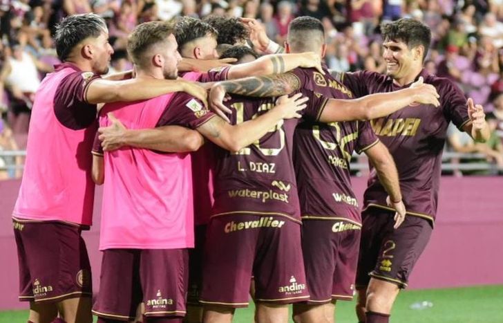 Un ramillete de abrazos en el festejo.