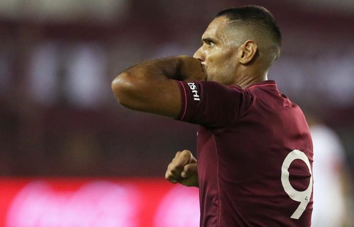 José Sand renovó nuevamente con Lanús.