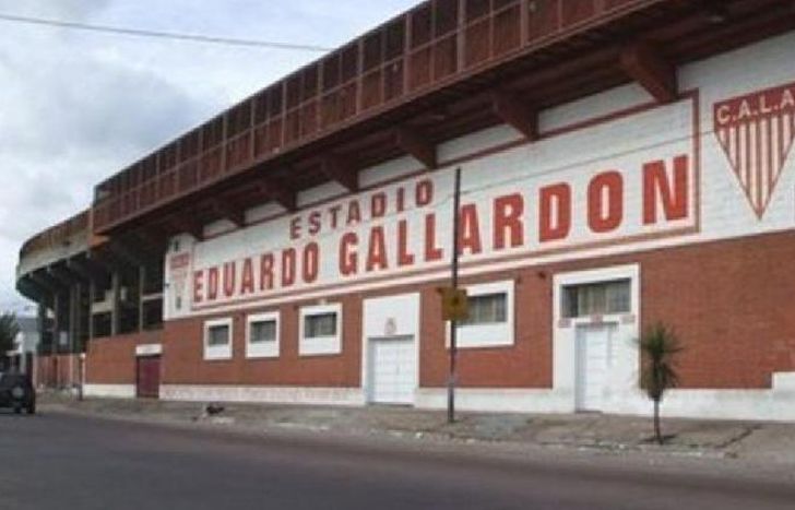 Las donaciones se reciben en el estadio.