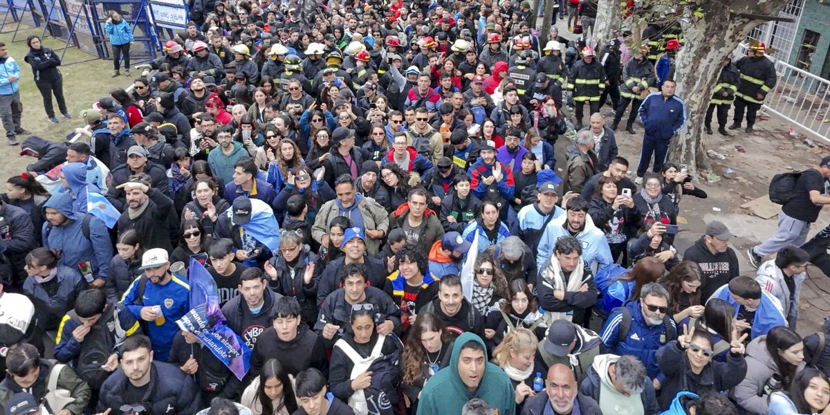 Una multitud se acercó a Avellaneda a despedir al Indio Solari,