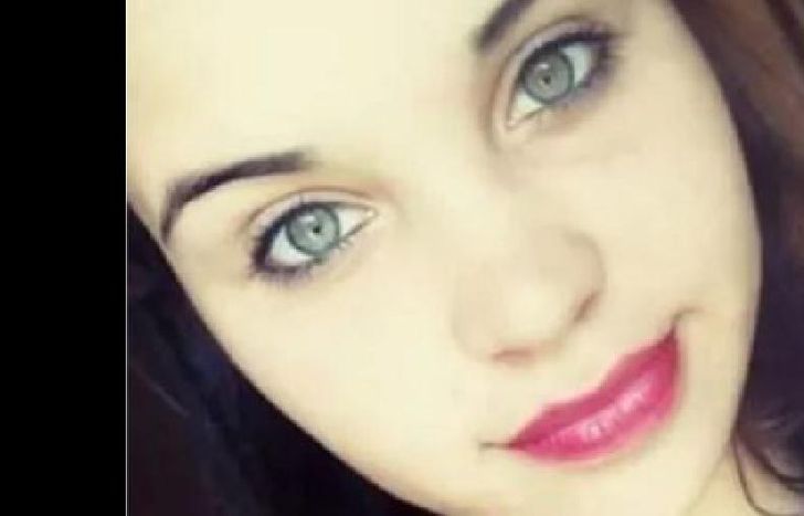 tiene 22 años y una hija de 2.