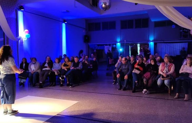 La obra de teatro La Reina de Turdera llega este domingo al Club Juventud Obrera.